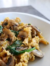 Pates Aux Champignons Et Aux Epinards Vegan Les Recettes De Julie Gri Recette De Julie Recette Plat Vegetarien Recette Pates Vegetarienne