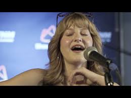 Ivy James performs “unravel”