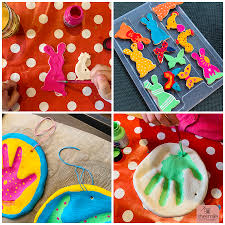 Das zahlt sich nicht zuletzt in der schule aus, wenn es ums schreibenlernen geht. Handabdrucke Und Osterdeko Aus Salzteig Basteln Rezept Und Bastelanleitung Shesmile