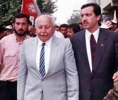 İlk ve orta öğrenimini sırasıyla diyarbakır ve i̇stanbul'da tamamladı. Ak Parti Istanbul Il Baskani Metin Kulunk Mu Oluyor