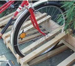 Vardagsdesign Sur Instagram Snyggt Och Praktisk Cykelstall Cykelstall Inspiration Design Inredning Decoration Diy Bike Rack Bike Shed Bike Storage