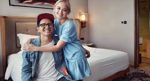 Intip yuk, 9 potret manis raditya dika dan istri berikut ini! Sdclxf Pyfbzam