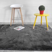 Mise au point et brevetée tpe (élastomère thermoplastique). Tapis Shaggy Fin Et Doux Gris Fonce