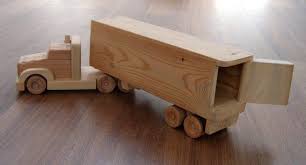 Jeffery The Refrigerator Wooden Toy Truck A Semi Trailer Toy Etsy Caminhoes De Brinquedo De Madeira Brinquedos De Madeira Carrinho De Madeira