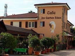Cafés in stadtteilen von maintal. Tischlein Deck Dich Cafe Im Garten Eden Im Test Essen Und Trinken