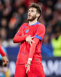 Georginio Wijnaldum's Reaction as Kvaratskhelia Scores vs Leverkusen