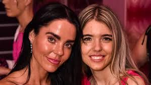 Ashleigh Thornton's Instagram, Twitter & Facebook