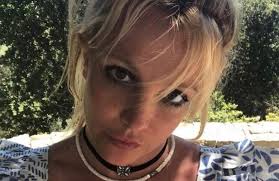 Britney spears is most likely an adventurous individual who doesn't care what people think about her. Britney Spears Sie Fuhlte Sich Fruher Wie Ein Hassliches Entlein