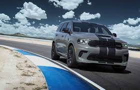 Are un motor pe benzină nou, turbo, de. Dodge A Lansat Cel Mai Puternic Suv De Serie Din Lume Durango Srt Hellcat Are 720 Cp È™i VitezÄƒ De Top De 290 Km H Automarket
