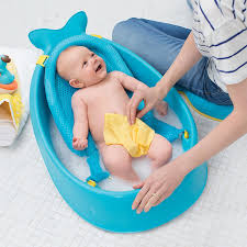 A very innovative and modern design bath sling of sun baby my brother gifted me for my baby. Skiphop Moby Smart Sling 3 Stage Tub