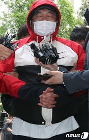 (인천=뉴스1) 박아론 기자 = 40대 손님을 살해 후 시신을 훼손해 유기한 혐의로 구속된 노래주점 업주는 허민우(34·남)다. Iyqwzybwjgyy0m