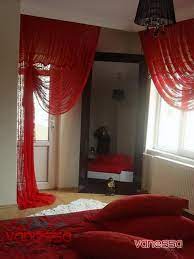 Desenli, pamuk, ipek veya sentetik dokuma tüller yatak odasında tercih edebileceğiniz modellerin başında geliyor. Yatak Odasi Perde Modelleri Dekorasyon Mobilya