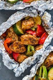 This dish could also be used on a bbq or over a camp fire. 17 Recetas De Cenas Saludables Que Puedes Hacer En 20 Minutos Chicken And Vegetables Foil Dinners Foil Packet Meals