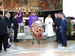 Qui si sta veramente esagerando. In Mille Ai Funerali Di Alessandro Tocci Deceduto In Un Incidente Ad Albano Il Caffe Tv Mobile