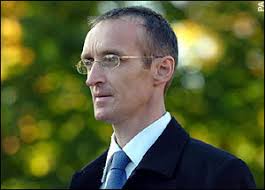 MBE conman 'stole money from dying mother to lavish