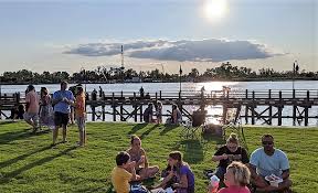 Close proximity to area shopping, historic wilmington, numerous area restaurants and bars. Riverfront Park Wilmington Nc 28401