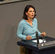Kanzlerkandidatin annalena baerbock (grüne) liegt in den umfragen vorn. Annalena Baerbock Wikipedia