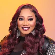 Leanne Lyons's Instagram, Twitter & Facebook