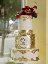 Beige, beige con pecas, marfil o beige dorada. Ideas De Pastel Para Quinceaneras Dorados Minimalistas Elegantes