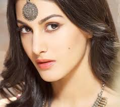 Hindi cinema actress who has starred in the romantic film issaq in 2013. Amyra Dastur Age Height Weight Size Dob Husband Family Biography News Resolution