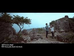 Hisham dan wahida saling mencintai namun kesibukan wahida dalam membesarkan anak mereka qistina dan perlu menjaga. Ost Jika Masih Ada Rindu Afif Tirmizie Nadi Lyric Mv Youtube