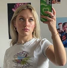 Ella Hatfield's Instagram, Twitter & Facebook