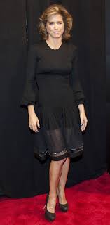 Despite the fact that tea leoni has moved on as well and is dating her madam secretary costar tim daly, a new report. Tea Leoni Height How Tall
