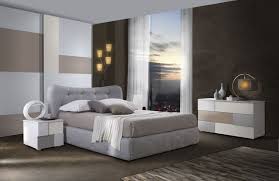 Degni di nota sono anche i nuovi armadi con due ante scorrevoli da 360 cm. Camere Da Letto Arredamenti Improta