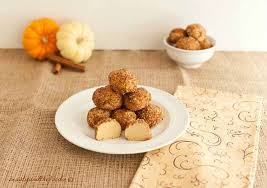 No Bake Pumpkin Cheesecake Bites Are Grain Free Low Carb Keto Pumpkin Cheesecake Balls Rolled In A Cinnamon Pecan Coating Pumpkin Recipes Baked Pumpkin Food