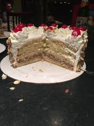 Italienischer Rumkuchen Ist Ein Kostlicher 3 Oder 4 Schichtkuchen Eine Tradition Fur Party Decoration Ideen Italian Rum Cake Rum Cake Rum Cake Recipe