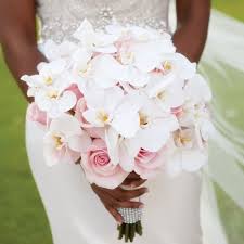 Brautstrauss Inspirationen Und Beispiele Miss Solution Bildergalerie Blumenstrauss Hochzeit Hochzeit Strauss Brautstrauss