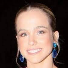 Fanny Chase's Instagram, Twitter & Facebook