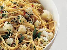 karnibaharli spaghetti karnabahari temizleyip bir corba kasigi zeytinyagi ve 1 adet defneyapragi ile suda 12 dakika haslayin ocagi yemek yemek tarifleri gida