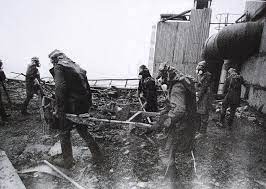 Accident der unfall von tschernobyl war eine katastrophe im norden der ukraine, 26. Some Of The Brave But Ultimately Doomed Men Who Attempted To Control The Chernobyl Disaster True Heros In Every Chernobyl Disaster Chernobyl Nuclear Disasters