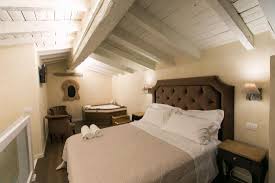 Suite Con Jacuzzi E Soppalco Doppio Letto Matrimoniale Con Vista Su Piazza Repubblica E La Via Picture Of Mabelle Firenze Residenza Sassetti Florence Tripadvisor