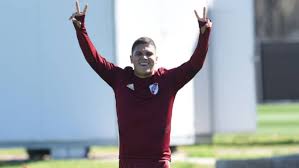 Juan fernando quintero iniciará en este 2021 su aventura en china, tras su exitoso paso por argentina, ganando títulos con river plate y haciendo 'delirar' a los hinchas con sus golazos y asistencias. Juan Fernando Quintero Farewell To River Plate World Today News