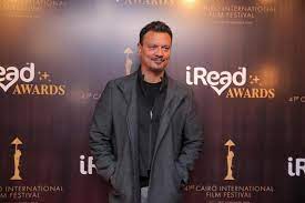 مصطفى شعبان (سفينة)، عمرو سعد (سرية)، رانيا يوسف، عمرو عبدالجليل، ياسمين رئيس (فاتن حرفوش)، أحمد صفو،ت عباس أبو الحسن، دلال عبدالعزيز، وليد فواز، ليلى حسين، لمى كتكت، كريم أدريانو (الرائد حازم رشدي). Ø¨Ø¹Ø¯ Ù‚Ø±Ø§Ø± Ø§Ù„Ù†ÙŠØ§Ø¨Ø© Ø¨Ø§Ù„ØªØ­Ù‚ÙŠÙ‚ Ù…Ø¹Ù‡ Ø¹Ø¨Ø§Ø³ Ø£Ø¨ÙˆØ§Ù„Ø­Ø³Ù† Ø§Ù„Ø·Ø¨ÙŠØ¨ ØªØ­Ø±Ø´ Ø¨Ù…Ø¦Ø§Øª Ø§Ù„Ø±Ø¬Ø§Ù„ Et Ø¨Ø§Ù„Ø¹Ø±Ø¨ÙŠ