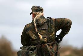 Das olg dresden setzte den haftbefehl unter auflagen außer vollzug. Erstmals Besteht Eine Frau Die Prufung Fur Die Bundeswehr Spezialeinheit Ksk Deutschland Badische Zeitung