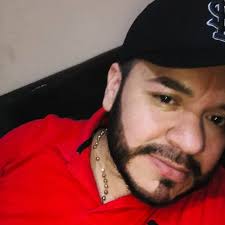 Guillermo de la Cruz desde que renunció a ser familiar para Nandor, volvió  a abrazar sus raíces latinas