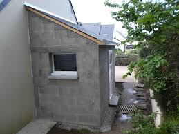 La hauteur du parpaing sera alors la hauteur de la dalle du futur abri de jardin. Elevation D Un Abri De Jardin En Parpaings Entreprise De Maconnerie Cedric Le Liboux