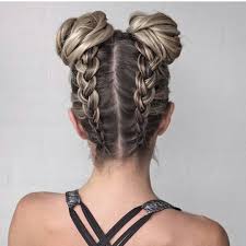 Les Filles En Chignon Tresse Sont Tres Gentils Orta Uzunlukta Sac Stilleri Kolay Sac Modelleri Uzun Sac