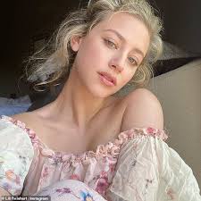 Une publication partagée par lili reinhart (@lilireinhart) le 30 mai 2018 à 9 :42 pdt. Lili Reinhart Bricht Das Schweigen Uber Cole Sprouse Und Kaia Gerber Betrug Geruchte Aktuelle Boulevard Nachrichten Und Fotogalerien Zu Stars Sternchen
