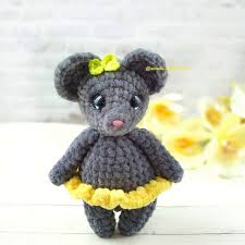 The mouse in the picture was crocheted using multicolor acrylic yarn, type 4. Amigurumi Mouse Free Pattern Amigurumihouse