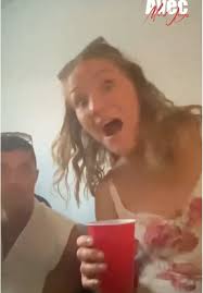 حوار حول قرار بنتي أن تصبح شيخة