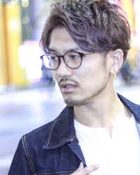 2019年決定版くせ毛を生かしたトレンドの髪型でかっこよく Arine