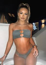 Lucinda Strafford - Free pics, galleries & more at Babepedia