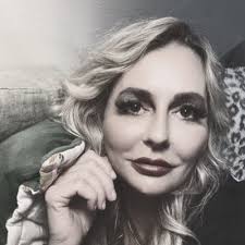 Kerri (@Kerriannifer)