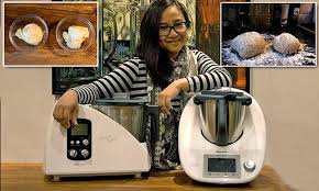 Sortie du monsieur cuisine connect lidl : Can Lidl S 179 Monsieur Cuisine Do Everything The 925 Tm5 From Thermomix Can Daily Mail Online