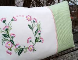 Weitere ideen zu kreuzstich, kreuzstichblumen, stich. Kissen Kranz Aus Ganseblumchen Kreuzstich 30 X 50 Cm Von Rosa4052 Kreuzstich Sticken Kreuzstich Wolle Kaufen