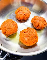From prior experience with fish cakes, i refrigerated them for about a half an hour after dredging them in breadcrumbs. Easy Keto Low Carb Salmon Patties Video